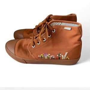 Brown High-Top Sneakers with Floral Design